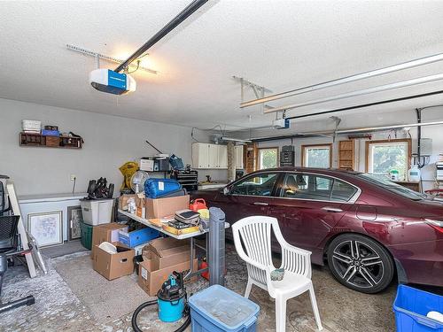858 Drew Rd, Parksville, BC - Indoor Photo Showing Garage