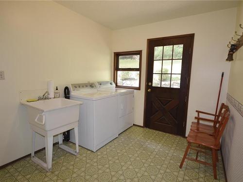 3071 Jameson Rd, Nanaimo, BC - Indoor Photo Showing Laundry Room