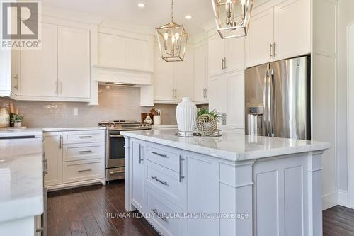 425 Jelinik Terrace, Milton, ON - Indoor Photo Showing Kitchen With Upgraded Kitchen