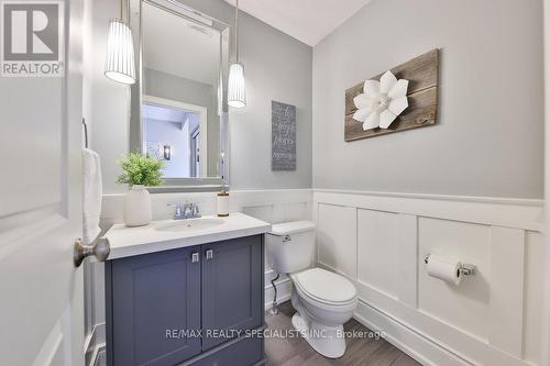 425 Jelinik Terrace, Milton, ON - Indoor Photo Showing Bathroom