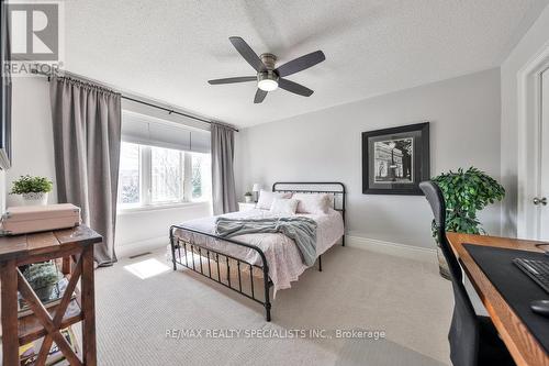 425 Jelinik Terrace, Milton, ON - Indoor Photo Showing Bedroom