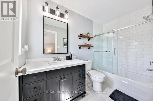 425 Jelinik Terrace, Milton, ON - Indoor Photo Showing Bathroom