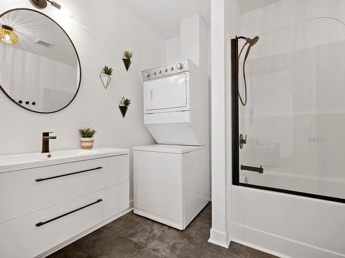 Salle de bains - 25 Ch. Des Cerisiers, Lac-Supérieur, QC - Indoor Photo Showing Laundry Room