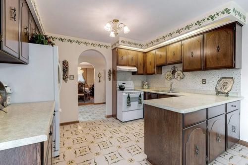 728 Eversley Drive, Mississauga, ON - Indoor Photo Showing Kitchen With Double Sink