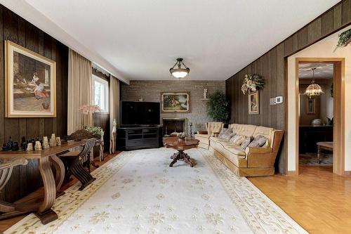 728 Eversley Drive, Mississauga, ON - Indoor Photo Showing Living Room