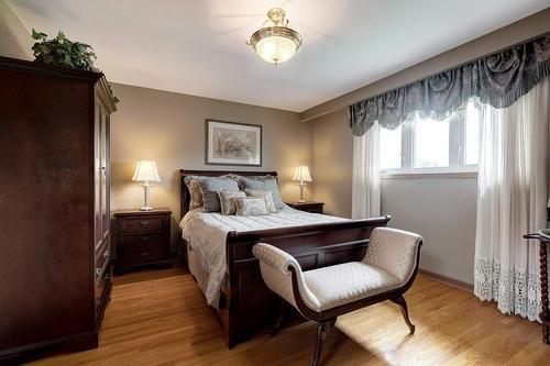 728 Eversley Drive, Mississauga, ON - Indoor Photo Showing Bedroom