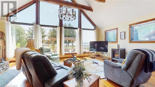 49 Widgeon Cove Road, Northern Bruce Peninsula, ON - Indoor Photo Showing Living Room