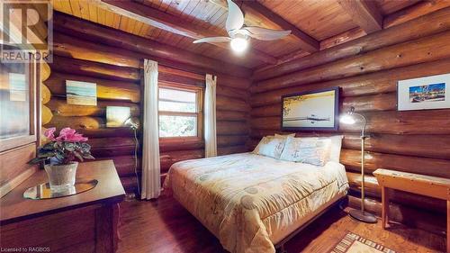 49 Widgeon Cove Road, Northern Bruce Peninsula, ON - Indoor Photo Showing Bedroom