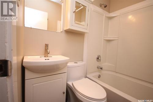 900 Arthur Street, Regina, SK - Indoor Photo Showing Bathroom