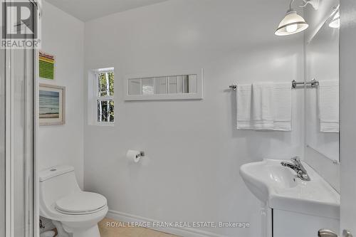 105 Little Silver Lake Way, Galway-Cavendish And Harvey, ON - Indoor Photo Showing Bathroom