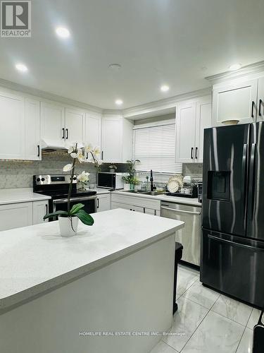 10 Parkwood Drive, St. Catharines, ON - Indoor Photo Showing Kitchen