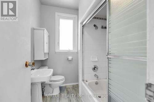 67 St.Catharine Street, St. Thomas, ON - Indoor Photo Showing Bathroom
