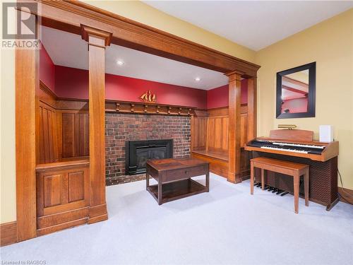 412 11Th Street E, Owen Sound, ON - Indoor With Fireplace