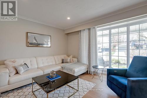 403 Tuck Drive, Burlington, ON - Indoor Photo Showing Living Room