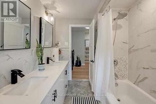 403 Tuck Drive, Burlington, ON - Indoor Photo Showing Bathroom