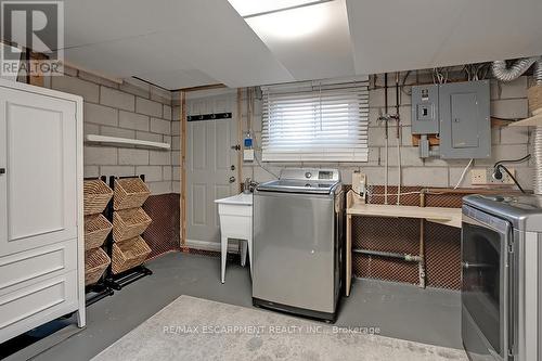 403 Tuck Drive, Burlington, ON - Indoor Photo Showing Laundry Room