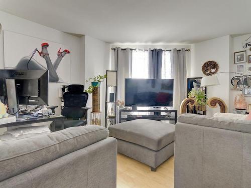 Salon - 327-1225 Rue Notre-Dame O., Montréal (Ville-Marie), QC - Indoor Photo Showing Living Room