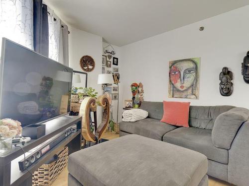 Salon - 327-1225 Rue Notre-Dame O., Montréal (Ville-Marie), QC - Indoor Photo Showing Living Room