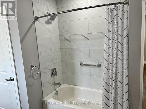 Upper - 31 Cheryl Avenue, Hamilton, ON - Indoor Photo Showing Bathroom