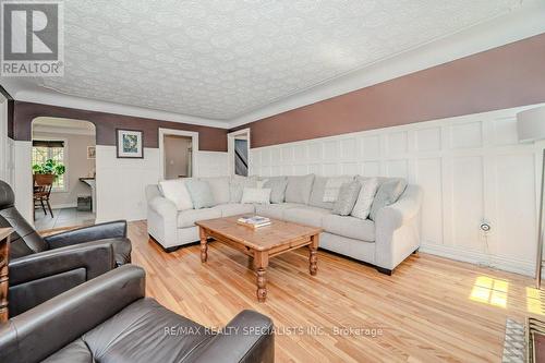 94 First Street N, Hamilton, ON - Indoor Photo Showing Living Room