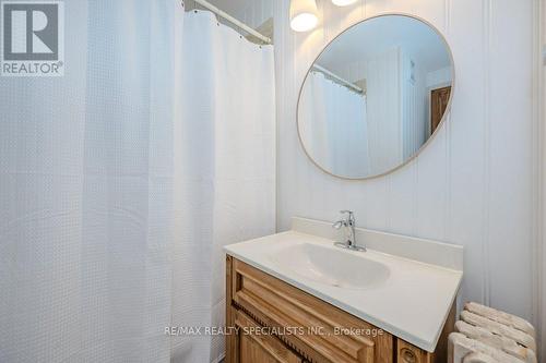 94 First Street N, Hamilton, ON - Indoor Photo Showing Bathroom