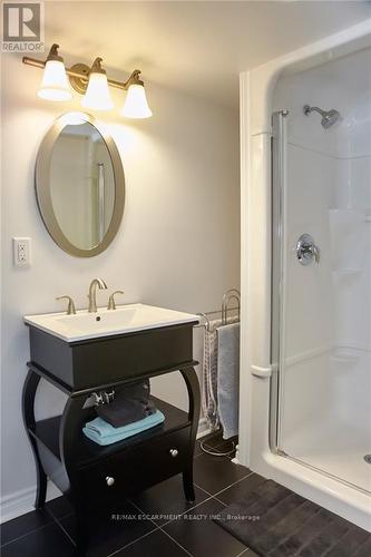1 - 195 Wilson Street W, Hamilton, ON - Indoor Photo Showing Bathroom