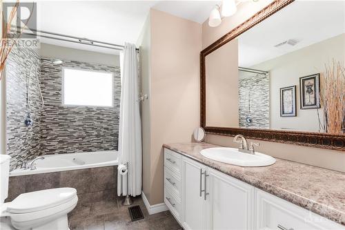 970 Meteor Avenue, Navan, ON - Indoor Photo Showing Bathroom