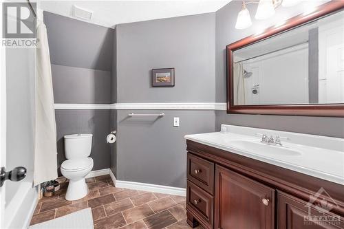 970 Meteor Avenue, Navan, ON - Indoor Photo Showing Bathroom