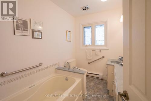 1166 Huron Street, Peterborough, ON - Indoor Photo Showing Bathroom