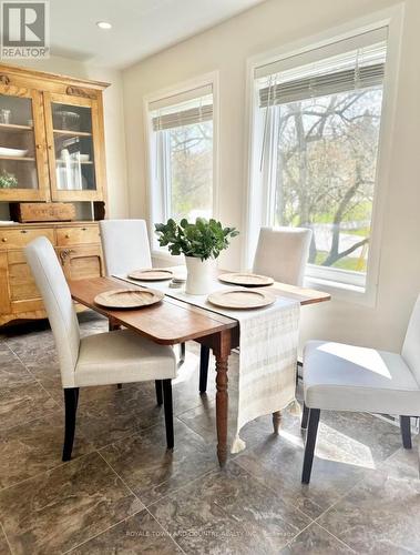 225 Clifton Street, Kawartha Lakes, ON - Indoor Photo Showing Dining Room