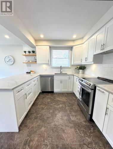 225 Clifton Street, Kawartha Lakes, ON - Indoor Photo Showing Kitchen With Stainless Steel Kitchen With Upgraded Kitchen