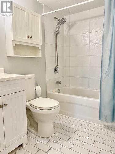 617 - 44 St Joseph Street, Toronto, ON - Indoor Photo Showing Bathroom