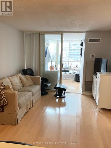 617 - 44 St Joseph Street, Toronto, ON - Indoor Photo Showing Living Room