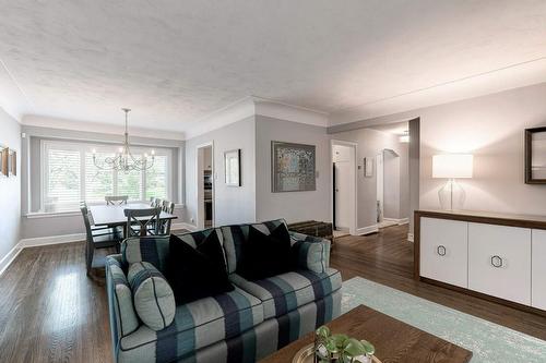 830 Tanager Avenue, Burlington, ON - Indoor Photo Showing Living Room