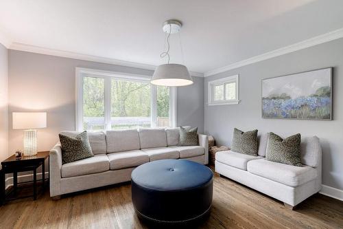 830 Tanager Avenue, Burlington, ON - Indoor Photo Showing Living Room