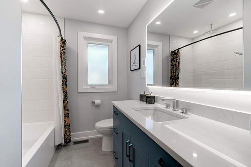 830 Tanager Avenue, Burlington, ON - Indoor Photo Showing Bathroom