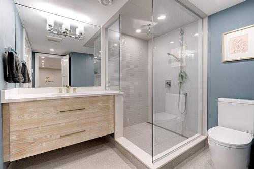 830 Tanager Avenue, Burlington, ON - Indoor Photo Showing Bathroom