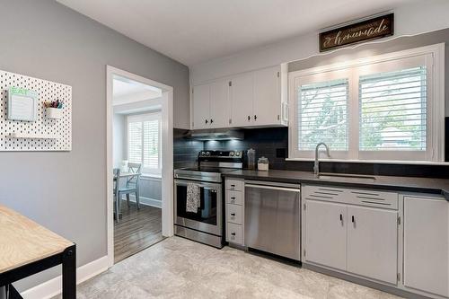 830 Tanager Avenue, Burlington, ON - Indoor Photo Showing Kitchen