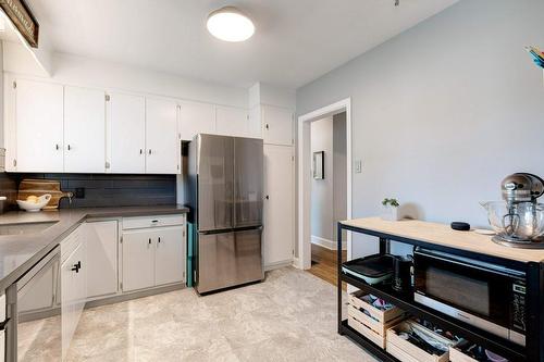 830 Tanager Avenue, Burlington, ON - Indoor Photo Showing Kitchen