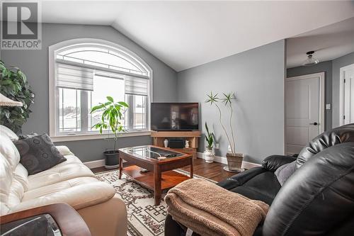 1006 Beatty Crescent, Deep River, ON - Indoor Photo Showing Living Room