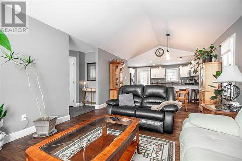 1006 Beatty Crescent, Deep River, ON - Indoor Photo Showing Living Room