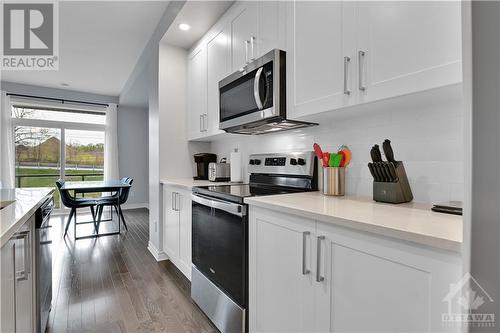 800 Cap Diamant Way, Ottawa, ON - Indoor Photo Showing Kitchen With Upgraded Kitchen