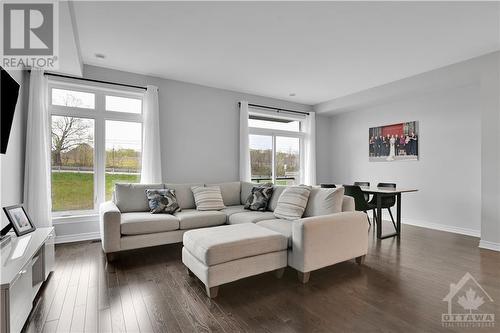 800 Cap Diamant Way, Ottawa, ON - Indoor Photo Showing Living Room