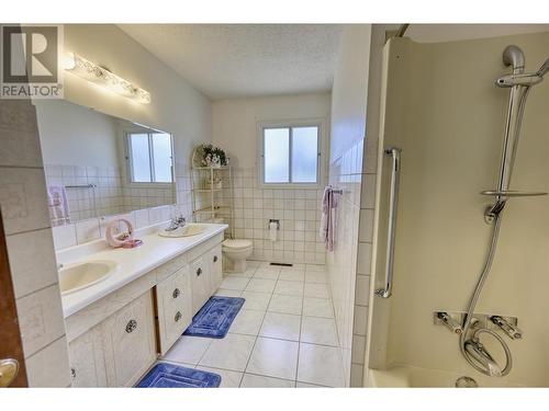 321 Road 9, Oliver, BC - Indoor Photo Showing Bathroom