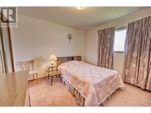 321 Road 9, Oliver, BC - Indoor Photo Showing Bedroom