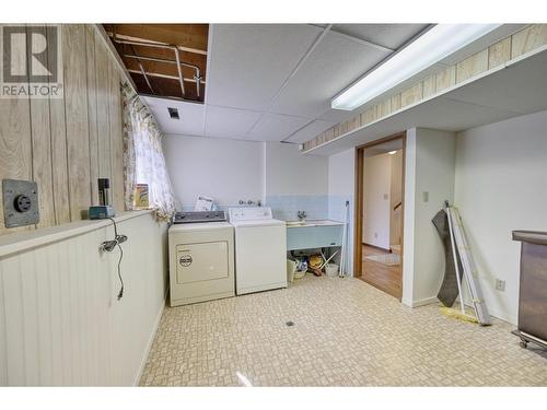 321 Road 9, Oliver, BC - Indoor Photo Showing Laundry Room