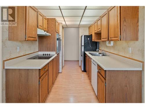 2085 Gordon Drive Unit# 320, Kelowna, BC - Indoor Photo Showing Kitchen With Double Sink