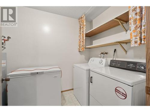 2085 Gordon Drive Unit# 320, Kelowna, BC - Indoor Photo Showing Laundry Room