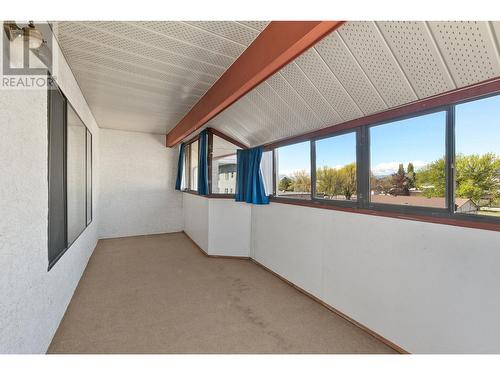 2085 Gordon Drive Unit# 320, Kelowna, BC - Indoor Photo Showing Other Room