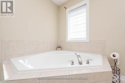 1426 Kellough Street, Innisfil, ON - Indoor Photo Showing Bathroom